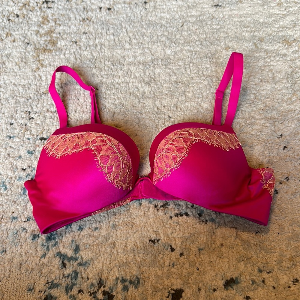 Victorias Secret Push Up Bra size 32A